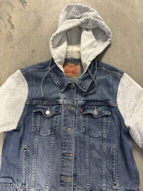 Levi’s jacket size8 (A1)